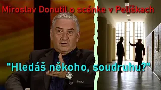 Miroslav Donutil o scénke v Pelíškach - "Hledáš někoho, soudruhu?"