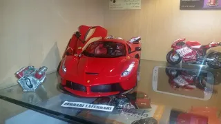 1:18 Ferrari Laferrari (limited edition).