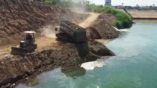 Incredible .. !! Demonstrates a 25-ton truck pouring soil into the river and bulldozing techniques.