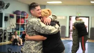 U.S. Army soldier surprises mom