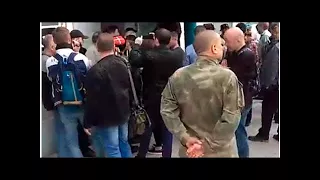 Казаки и люди в камуфляже пытались сорвать "протестный" фестиваль в Сахаровском центре Москвы