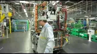 2014 Renault Trafic manufacturing at Sandouville plant 1 | AutoMotoTV