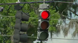 What to do if you get stuck at a broken traffic light