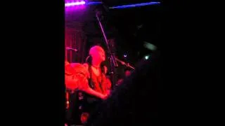 Beth Hart Borderline London - hubby to the rescue