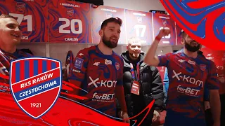 Radość w szatni po wygranej nad Górnikiem Zabrze!