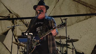 Neil Young and Promise of the Real - Rockin' in the Free World (Live at Farm Aid 2017)