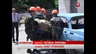 Телеканал ВІТА новини 2015-06-03 Як дістати постраждалого та загасити палаючу автівку після ДТП