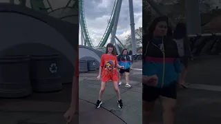 GIOVANNA ALPARONE FAZ MAIS UMA DANÇA VIRAL DO TIKTOK NA DISNEY #shorts