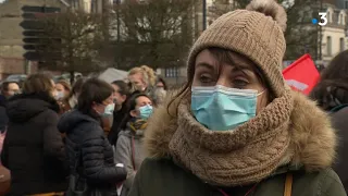 Manifestation pour l'accueil des bébés en crèche : les puéricultrices ont besoin de bras et de temps