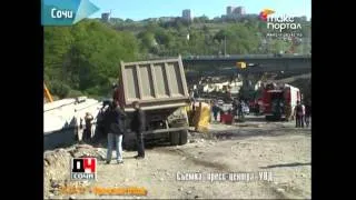 В Сочи у самосвала отказали тормоза