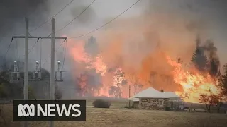 ‘Unprecedented at this time of year’  –  Homes in jeopardy as fires burn NSW, Gold Coast | ABC News