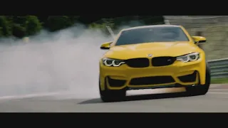 дрифт BMW M4.