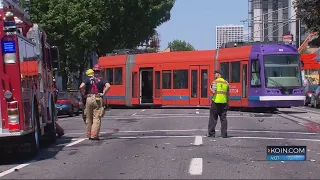 Streetcar derails in SE Portland crash; 1 injured