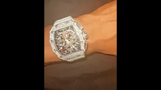 Lil baby flexes his DIAMOND RINGS AND ICED RICHARD MILLE