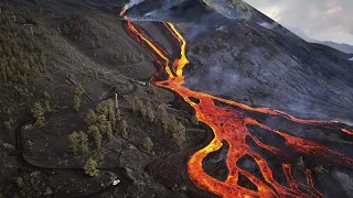 Ash cleanup operation on La Palma