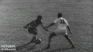 Garrincha e seus dribles.