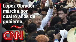 AMLO dice no a la reelección durante marcha por sus cuatro años de mandato