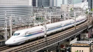 LUKE FREAKS OUT IN THE FASTEST BULLET TRAIN