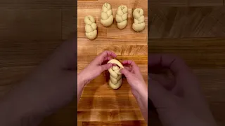 How to braid a challah roll. #kosher #baking #challah #bread