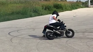 GROM With a CBR250R MOTOR STUNTS DRIFTS BURNOUTS STOPPIES SWAP. THE VELOCIRAPTOR