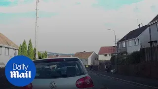 Drug dealer caught in the act by personal dashcam