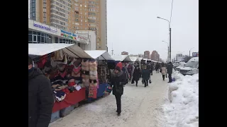 Незаконная торговля у метро Большевиков