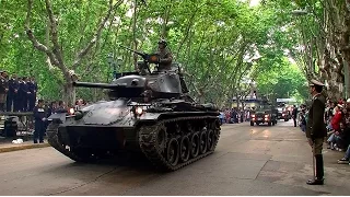 Desfile Militar del 12 de Octubre de 2014 por calle Oribe