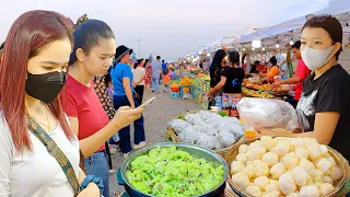 BEST Street Food at Night Market in Phnom Penh - Cake, Desserts, Beef Noodles, Seafood, Squid & More