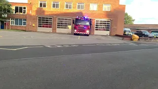 Northants Fire Kettering station Turnout with LIGHTS & SIRENS