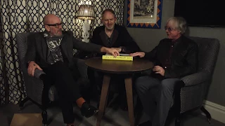 R.E.M. - Unboxing Automatic25 with Michael Stipe, Mike Mills & Anton Corbijn