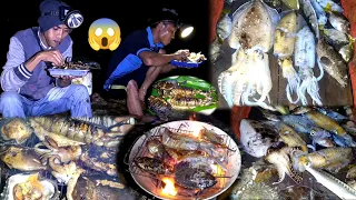 hunting fish and squid at night😱Makan malam di tubiran Karang ada Sensasi Ombaknya😱 cumi bakar oles😋