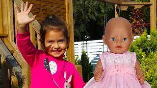 Селин и кукла Baby Born гуляют с коляской. Видео для детей. Игрушки для девочки.