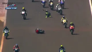 Imagens Fortes |  dois pilotos morrem após grave acidente na prova do Moto 1000 GP em Cascavel