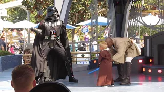 Darth Vader & Darth Maul Vs Younglings - Star Wars (Jedi Training) Disneyland USA