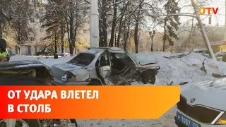 В Уфе от удара с внедорожником легковушка отлетела в столб