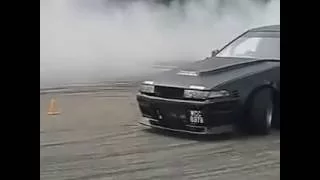 Modified Nissan Cefiro A31 1UZ V8 engine drifting donuts