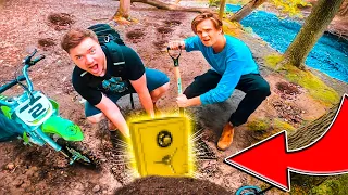 WE FOUND AN ABANDONED SAFE UNDERGROUND IN SIREN HEAD FOREST  (PROJECT ZERO)