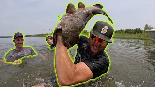 Giant CatFish in the Lily Pads!! Arkansas Noodling!! Hogging for Catfish! State #8