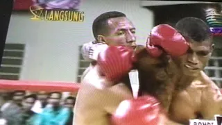 Anis Roga v Manuel Herrera IBF light flyweight title Referee Ray Wheatley Aug 30 1997 Indonesia