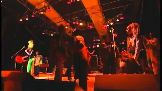 Erykah Badu with Ziggy Marley and the Melody Makers - No More Trouble Live