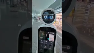 Korean  robot welcomes u at airport #sothkorea  #robot