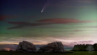 Комета NEOWISE полярное сияние и серебристые облака