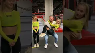 Все потому что Лера тяжелее ￼на 1 кг😂 #shorts