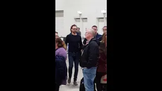 Tom Hiddleston arriving at autograph session. ACE Comic Con 2018.