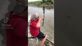 Pescando com Arco e Flecha Oneida