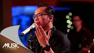 Sammy Simorangkir  - Kaulah Segalanya (Ruth Sahanaya Cover) (Live at Music Everywhere) *