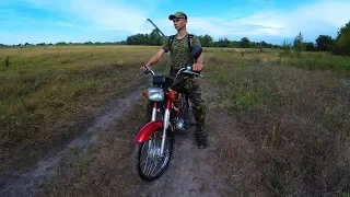 ПОЕХАЛ НА РЫБАЛКУ ОДИН НА МОПЕДЕ. ЛОВЛЯ КАРАСЯ НА ОЗЕРЕ ЛЕТОМ. РЫБАЛКА НА ПОПЛАВОК.