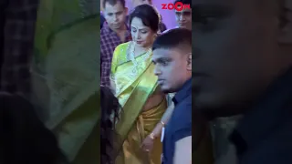 Hema Malini REACTS as a fan touches her feet 😱 #shorts #hemamalini #spotted