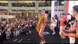 PPAP singer performs live in Malaysia