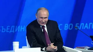 Владимир Путин: Бурные и продолжительные аплодисменты прошу не рассматривать как давление на ЦБ